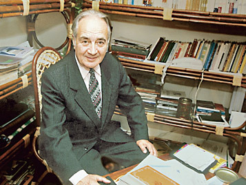 Анатолий Алексин (Author of В тылу как в тылу)