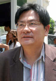 เอนก เหล่าธรรมทัศน์