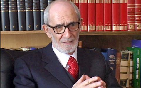 Rexhep Qosja (Author of Vdekja më vjen prej syve të tillë)