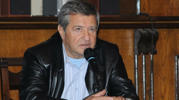 Боян Биолчев (Translator of Непобедимият)