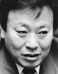 Yi Mun-Yol profile picture