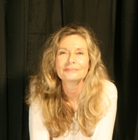 Suz deMello profile picture