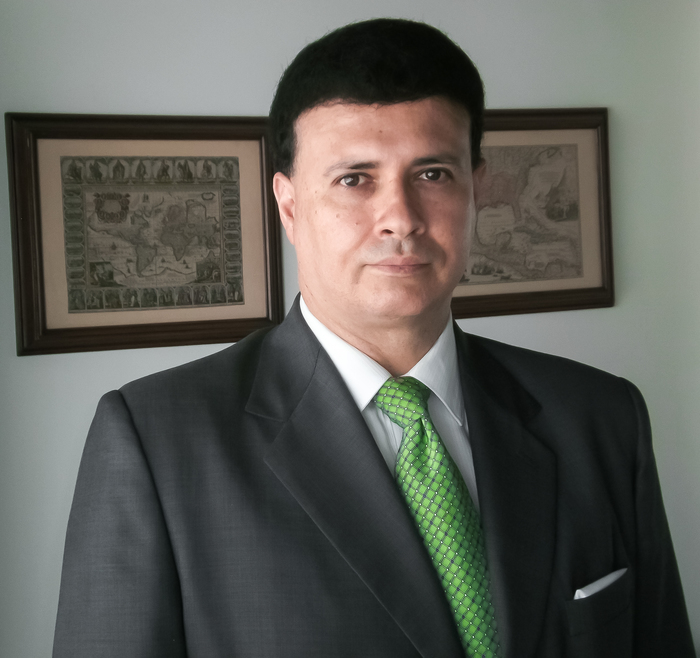 Patrick Norton (Author of El amor que me dejas)
