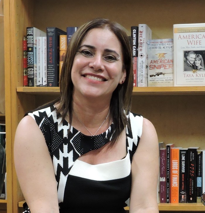 Isabel Lugo (Author of Enlace Rojo)