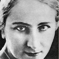 Jennifer Tall