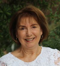 Lynn Nicholas