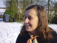 Julia    Jones profile picture
