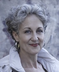 Elizabeth Farrelly profile picture