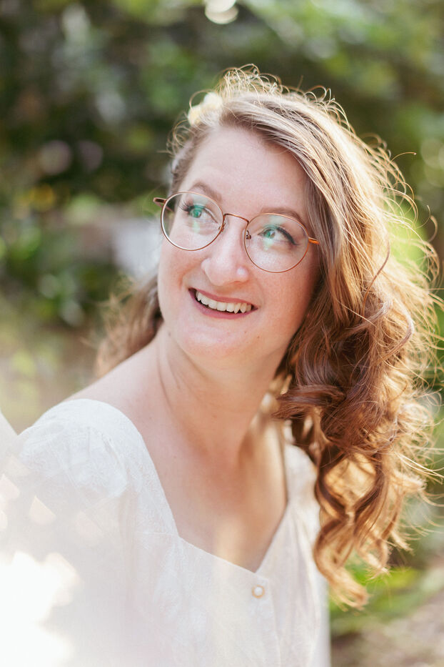 Sarah Wallace (Author of Breeze Spells and Bridegrooms)