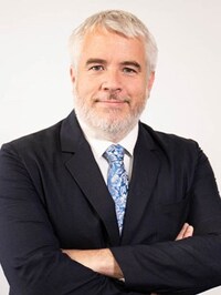 Dan     Roberts