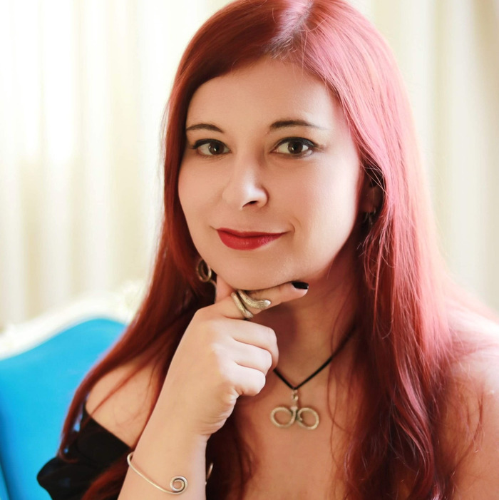 Валентина Йорданова (Author of Домът на гарвана)