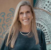 Julie   Lewis profile picture