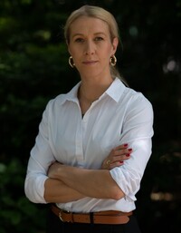 Angela Kirwin