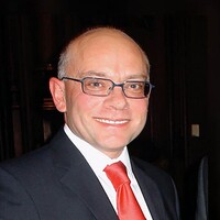 Christopher     Hart