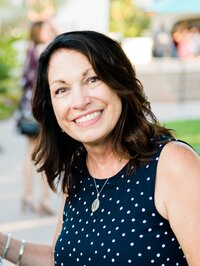Claire Yezbak Fadden profile picture