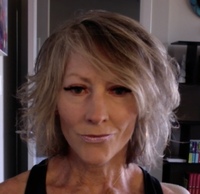 Victoria Laurie profile picture