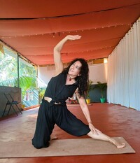 Serena Jade is a Psycho-Spiritual Author And Globe-Traveling Yoga Teacher profile picture