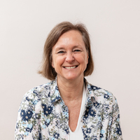 Suzanne     Smith