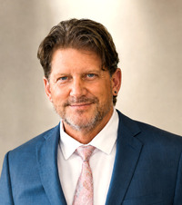 Lee Davis Jr .
