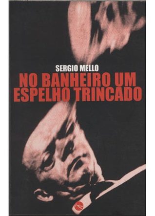 no-banheiro-um-espelho-trincado
