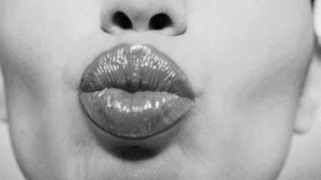  photo kiss_zps06195aa4.gif