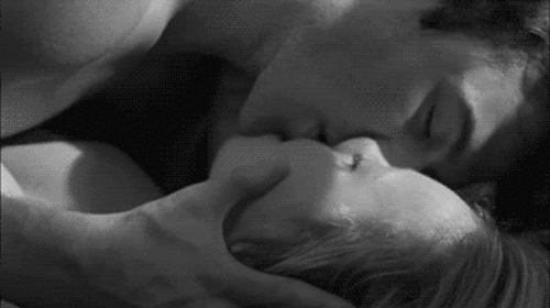 photo kissing_zpse06e221a.gif