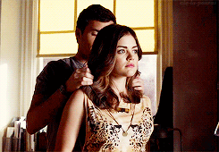  photo Ezria-3-ezra-and-aria-33300871-245-170.gif