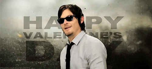 photo 51786-Norman-Reedus-Daryl-Dixon-kiss-lk3Q.gif
