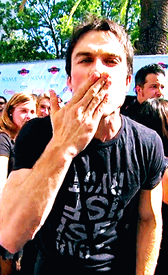  photo kiss_zpse353e4a6.gif