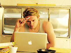 photo tumblr_n724z84Fv01qhc28no5_r1_250_zps89c90d01.gif