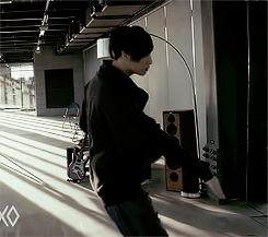 exo lay photo: Dancing Lay tumblr_m1q065EAeD1rrdqxdo3_250.gif