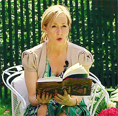 photo j-k-rowling-jkrowling-32434106-245-240_zps7a54b2fd.gif
