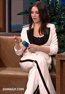  photo alison-brie-funny-expression.gif