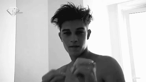  photo GIFS-Francisco-Lachowski-male-models-22335138-480-270.gif