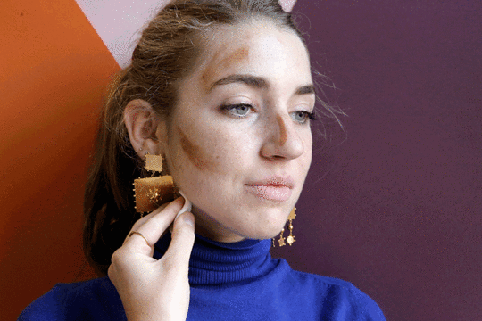 jaw-estee-lauder-man-repeller-contouring