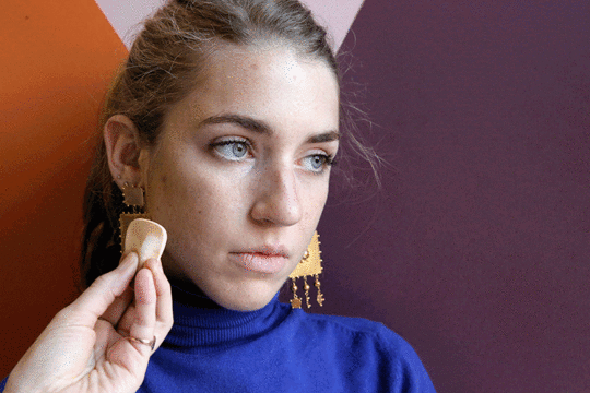 highlighter-estee-lauder-man-repeller-contouring