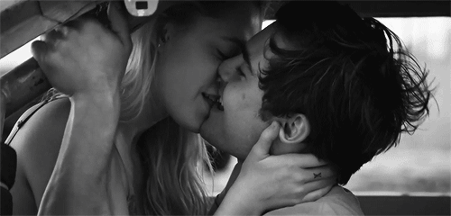 photo kiss-gif-5_zpsu0rm9rtw.gif