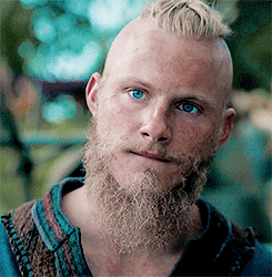 bjorn eyeing aslaug.gif