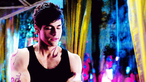  photo gif-alec-lightwood-matthew-daddario-shadowhunters-Favim.com-4183098_zpsxwmg3bgo.gif