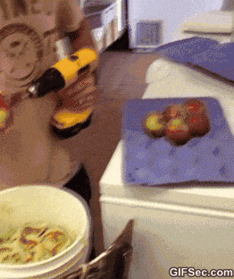 Men 01 - peel-an-apple