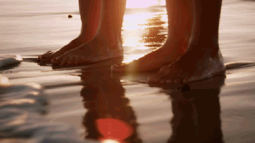 photo wavescrashingonfeet_zpstcbrl1jm.gif