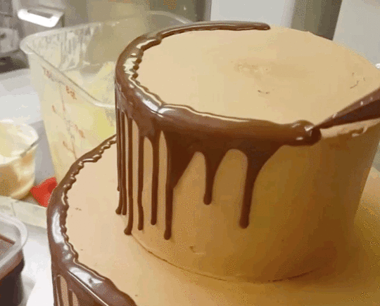 cake decorating gif