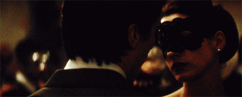 Bruce-_Selina-_Kiss-bruce-wayne-and-selina-kyle-31699136-500-200