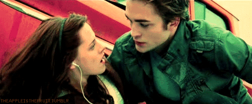 La imagen tiene un atributo ALT vacío; su nombre de archivo es edward-y-bella.gif