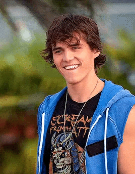 Just discovered Charlie Gillespie through his role as Luke in Netflix's Julie And The Phantoms... I think I'm in love! (Credit to Tumblr for gifs): LadyBoners