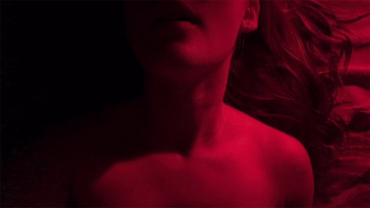 Sarah_Red-Light-Gif-2