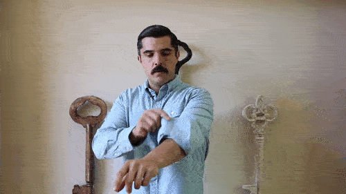 main rolling up sleeves