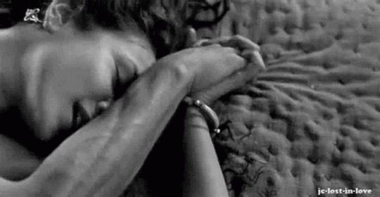 sexy-couple-kissing-hands-b8n2t7necktvg9x4