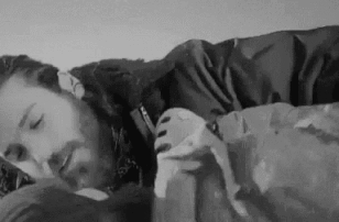 Abrazados-en-la-nieve