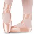 I just love the look of new pointe shoes.
=)